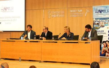 El Ayuntamiento respalda el trabajo de Aptur en defensa de la legalidad y la calidad en el sector turístico