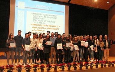 Diez alumnos reciben premios extraordinarios por su rendimiento académico en Primaria y Secundaria