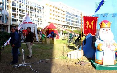 Los enviados de los Reyes Magos instalan su campamento en la Plaza de la Navidad