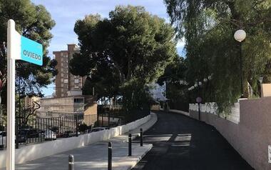 Benidorm actúa en la red de residuales de la calle Oviedo para acabar con las fugas de agua y los problemas de olores