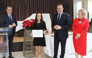 Marta Martínez gana el premio ‘Isidro Cortina’ a la mejor estudiante de la Marina Baixa