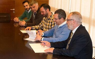 Firma del convenio de colaboración entre el Ayuntamiento y la Associació de Penyes