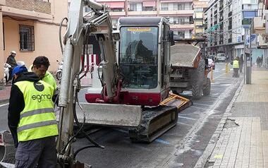 Les millores de l'obra de conversió en zona de vianants de Tomás Ortuño arriben al carrer Mart