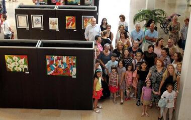 Una exposición llena l’Espai d’Art de ‘Colores del mundo’ hasta el 12 de julio
