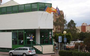The six operators hired with the EMCORP program complete arrangements in social centers
