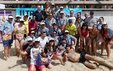 Más de 250 nadadores participan en la II Travesía Heartbreak a la playa de Levante de Benidorm 