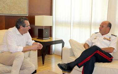 Toni Pérez se reúne con el nuevo Subdelegado de Defensa de Alicante