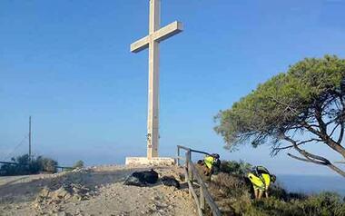 Brigades municipals netegen al voltant del Parc Natural per a previndre inundacions i incendis