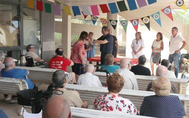 Los usuarios de la residencia de la Tercera Edad de Foietes participan en sus XX Olimpiadas