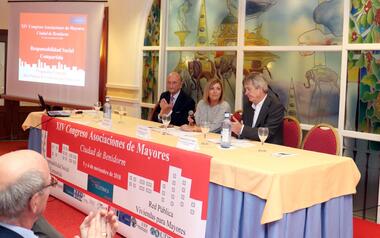 La regidora de Benestar Social inaugura el XIV Congrés d'Associacions de Majors 'Ciutat de Benidorm'