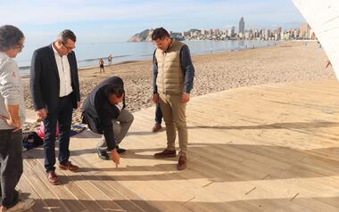 Benidorm repairs the damaged sections of Paseo de Poniente promenade