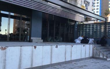  Compromís pide la limpieza y acondicionamiento de un céntrico local de la plaza 'triangular' de Benidorm