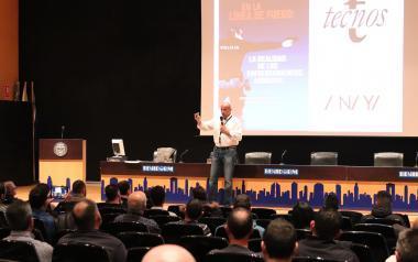 Policías de toda la provincia debaten en Benidorm el futuro de su profesión 