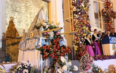 Benidorm ofrenda a su patrona en el 279 aniversario de su llegada a la ciudad