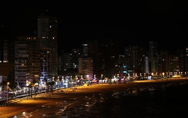 Benidorm apaga sus luces en protesta por el cambio climático y en defensa del medio ambiente
