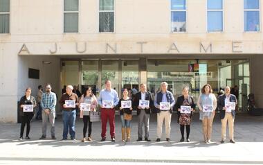 Minut de silenci a Benidorm per a condemnar dos casos de violència masclista