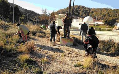Voluntarios del CEEM Benidorm colaboran en la limpieza del Parque Natural de la Serra Gelada