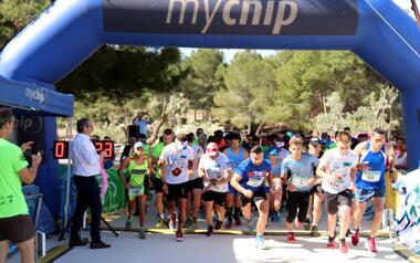 About 300 participants in the fourth edition of the charity trail 'Javier Velasco por ellas'