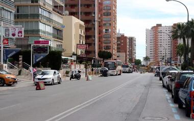 Benidorm asfalta esta semana la avenida Ametlla del Mar entre Roma y Zamora