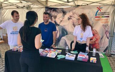 Benidorm y su oferta LGBT+ se promocionan en el Pride de Barcelona
