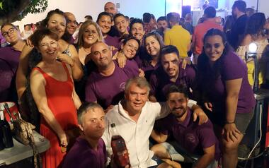 L'Associació de Penyes opens the open-air dances season at Plaza de Castelar