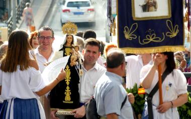 Ofrenda a los caídos en la mar con motivo de la festividad de la Virgen del Carmen