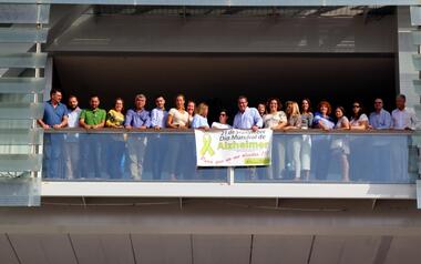 Benidorm muestra su solidaridad con enfermos y familiares de Alzheimer durante toda la semana