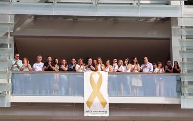 Un lazo dorado para encender la esperanza de los niños con cáncer