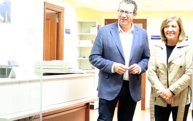 Benidorm mejora la accesibilidad de 8 edificios municipales con la instalación de puertas automáticas