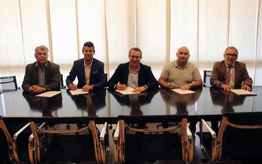  Major Patron Fiestas Commission and Verge del Sofratge Clubs Association sign the economic agreements in the City Hall