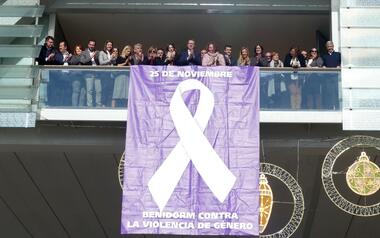 Benidorm commemora el dia internacional per a l'eliminació de la violència contra la dona
