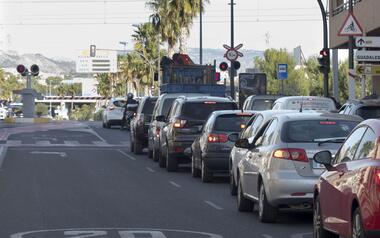 FGV reduce el tiempo de cierre de las barreras del paso a nivel de Beniardá para minorar los atascos 