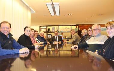 El presidente de la Comissió, Batiste Rostoll, y los nuevos mayorales visitan el Ayuntamiento