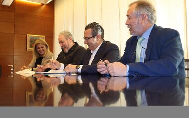 El Ayuntamiento renueva su apuesta por el Club Balonmano Benidorm 