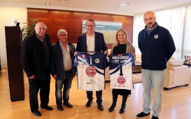 L'alcalde rep a la junta directiva del Club Voleibol Platges de Benidorm