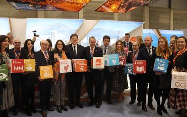 Benidorm reaffirms its commitment to the SDGs during President Puig's visit to the ‘stand’ of the city
