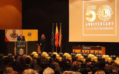 El Club de Leones de Benidorm celebra su 50 aniversario y la creación del Leo Club ‘Aurum’