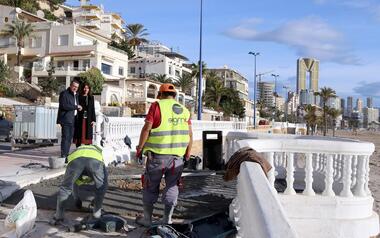 El Ayuntamiento mejora la accesibilidad de la playa de Poniente 