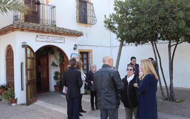 Benidorm testará en la Huerta farolas inteligentes alimentadas con placas solares y con control de movimiento