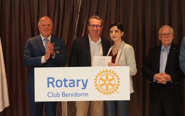 Marina Carrillo Sala gana el premio ‘Isidro Cortina’ del Rotary Club a la mejor estudiante de la Marina Baixa