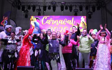 Clubs parade to the rhythm of Carnival through the streets of Benidorm