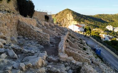 Benidorm plantea reconstruir la calzada principal del ‘castellum’ del Tossal y hacer el yacimiento accesible