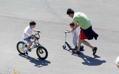 Les famílies de Benidorm mostren un comportament exemplar en els passejos de menors