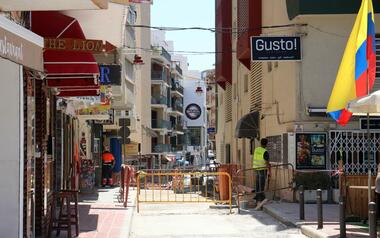 Benidorm renews the pavement in La Cala, Colonia Madrid and downtown
