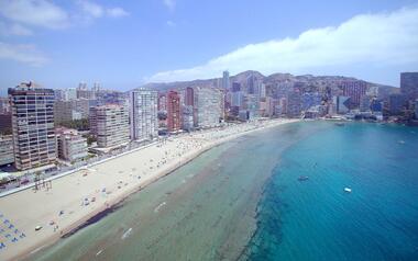 Las playas de Benidorm rozan los 110.000 usuarios en sus dos primeras semanas de actividad