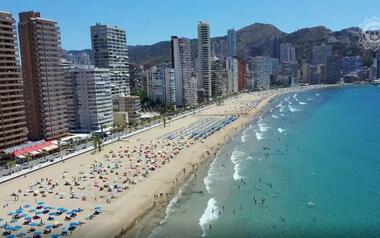 Nuevo récord de usuarios en las playas de Benidorm