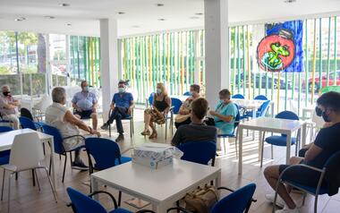 Els veïns de Els Tolls es reunixen amb els seus representants municipals