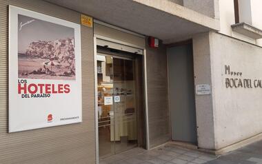 El museo Boca del Calvari reabre hoy sus puertas con la retrospectiva ‘Hoteles del Paraíso’ 
