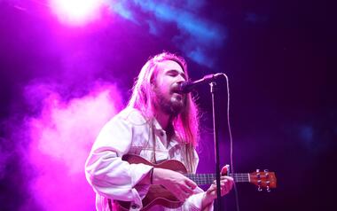 Carlos Sadness y sus buenas vibraciones marcan la tercera jornada del ‘Benidorm Summer Nights’ 