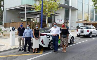 Benidorm suma un nuevo punto de recarga de vehículos eléctricos en el Rincón de Loix